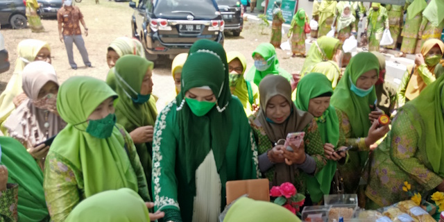 Hj Kasih Fajarini, Ketua TP PKK, di Peringatan Harlah Muslimat NU Jember 